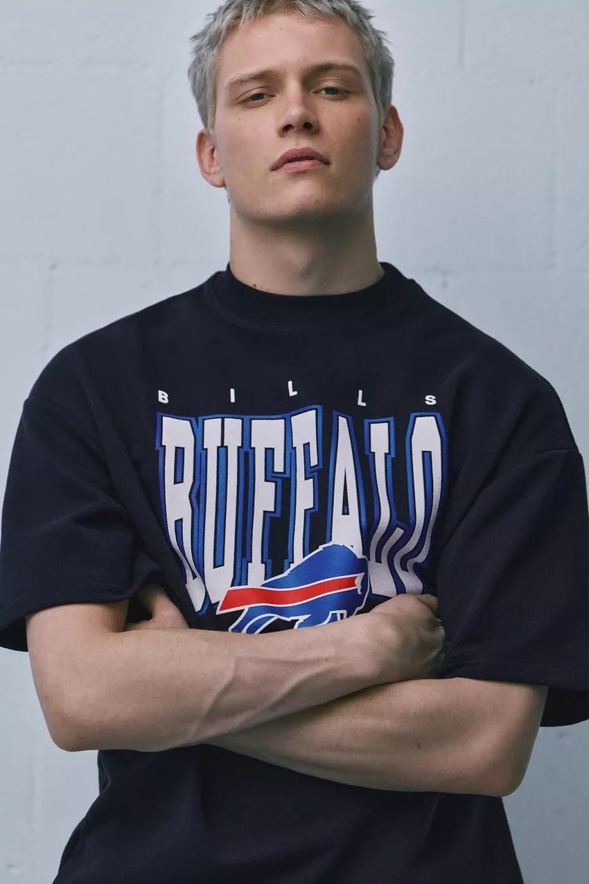 Pull & Bear Buffalo Graphic T-Shirt